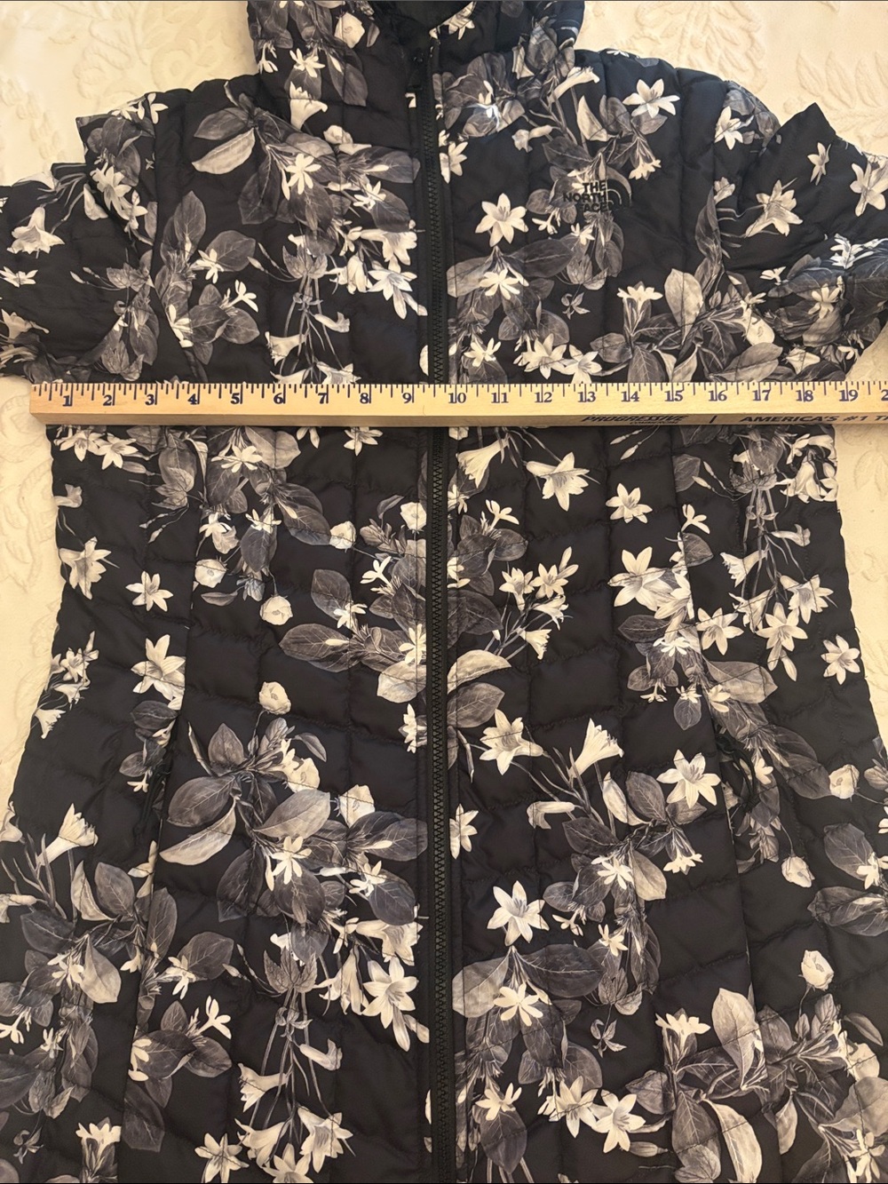 The North Face Black and White Floral Quilted Hooded Coat - Picture 3 of 4